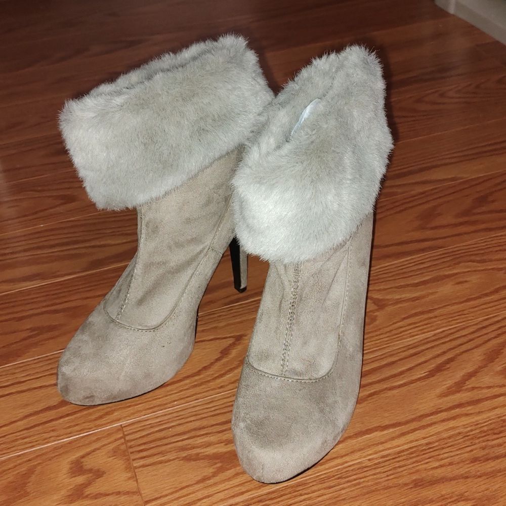 Chinese Laundry suede style  ankle heeled boots with faux fur cuff  Sz 9 NWOT